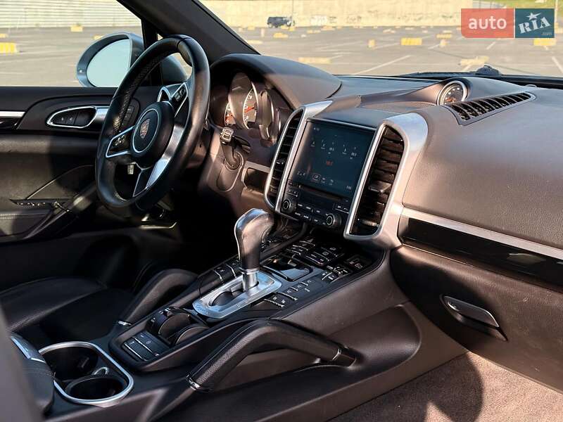 Позашляховик / Кросовер Porsche Cayenne 2016 в Львові