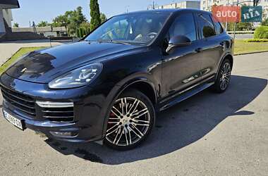 Внедорожник / Кроссовер Porsche Cayenne 2015 в 