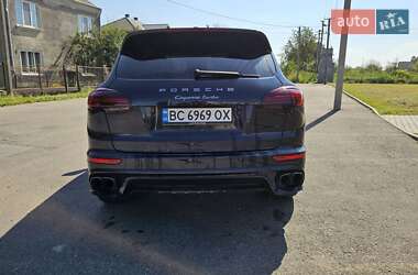 Внедорожник / Кроссовер Porsche Cayenne 2015 в 