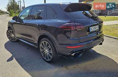 Внедорожник / Кроссовер Porsche Cayenne 2015 в 