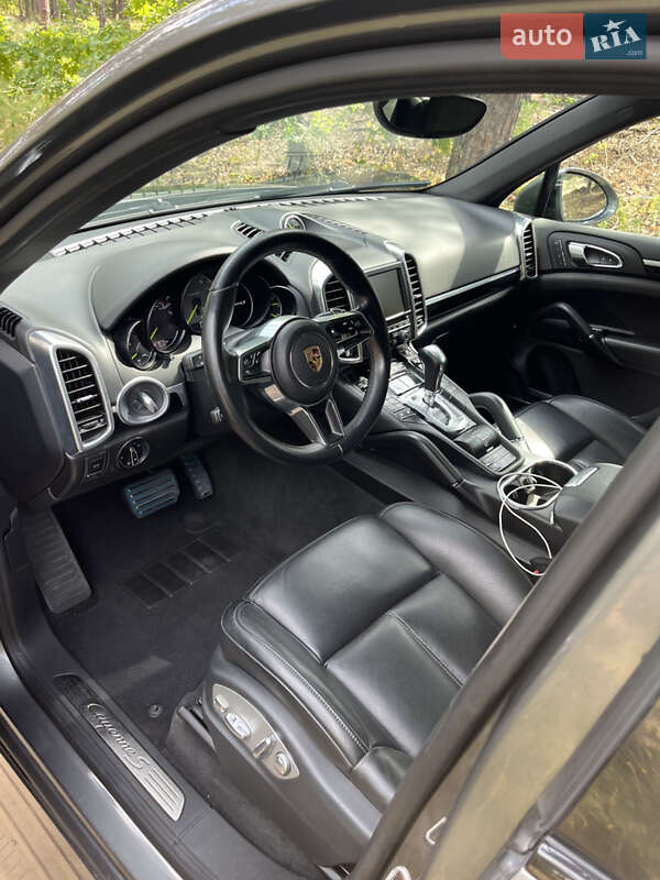 Внедорожник / Кроссовер Porsche Cayenne 2015 в Кременчуге