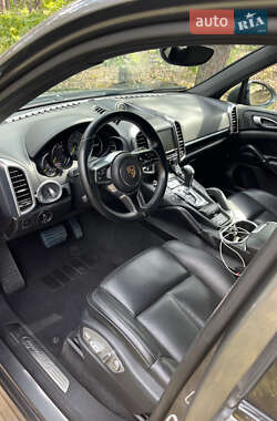 Позашляховик / Кросовер Porsche Cayenne 2015 в 