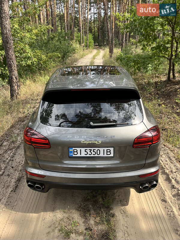 Внедорожник / Кроссовер Porsche Cayenne 2015 в Кременчуге