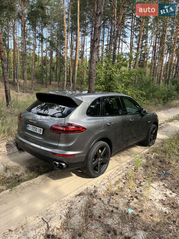 Внедорожник / Кроссовер Porsche Cayenne 2015 в Кременчуге