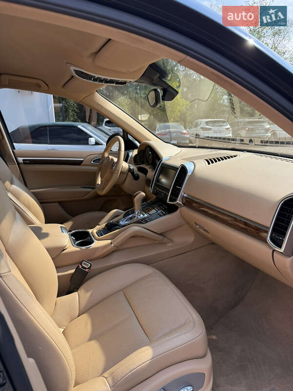 Внедорожник / Кроссовер Porsche Cayenne 2011 в Черкассах фото 11 Внедорожник / Кроссовер Porsche Cayenne 2011 в Черкассах