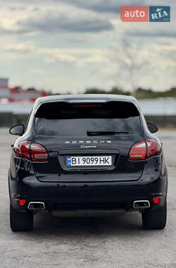 Внедорожник / Кроссовер Porsche Cayenne 2012 в 