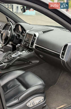 Внедорожник / Кроссовер Porsche Cayenne 2012 в 