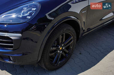 Внедорожник / Кроссовер Porsche Cayenne 2015 в 