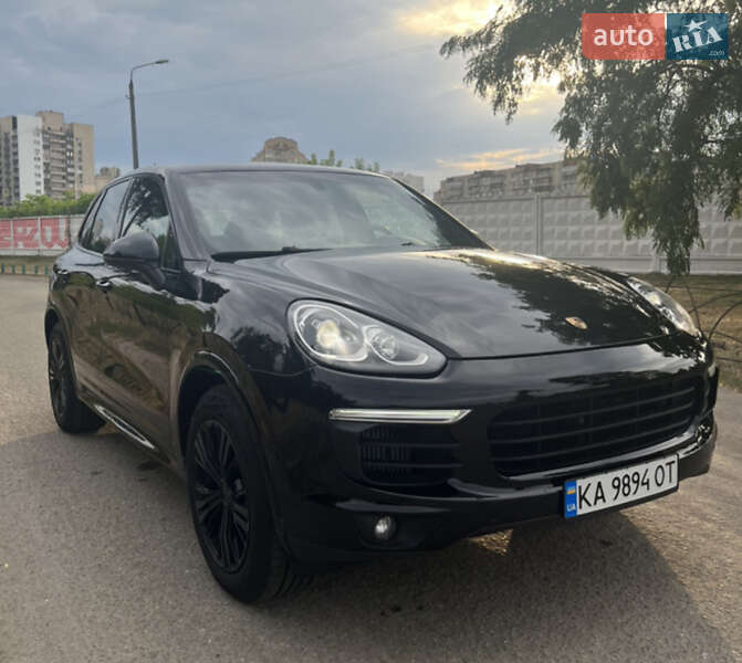 Внедорожник / Кроссовер Porsche Cayenne 2015 в 