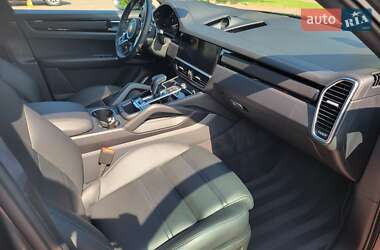 Внедорожник / Кроссовер Porsche Cayenne 2020 в 