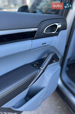 Внедорожник / Кроссовер Porsche Cayenne 2010 в 
