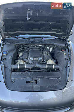 Внедорожник / Кроссовер Porsche Cayenne 2010 в 
