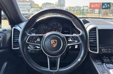 Позашляховик / Кросовер Porsche Cayenne 2017 в 