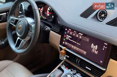 Позашляховик / Кросовер Porsche Cayenne 2022 в 
