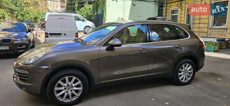 Внедорожник / Кроссовер Porsche Cayenne 2012 в Киеве