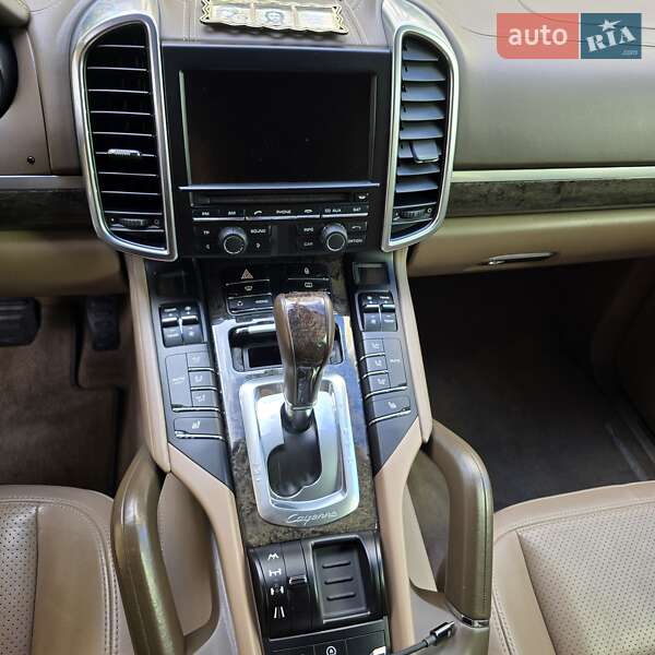 Внедорожник / Кроссовер Porsche Cayenne 2012 в Киеве