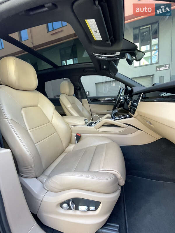 Внедорожник / Кроссовер Porsche Cayenne 2019 в Львове фото 34 Внедорожник / Кроссовер Porsche Cayenne 2019 в Львове