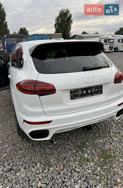 Позашляховик / Кросовер Porsche Cayenne 2015 в  фото 18 Позашляховик / Кросовер Porsche Cayenne 2015 в