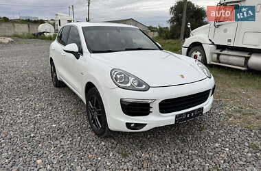 Позашляховик / Кросовер Porsche Cayenne 2015 в  фото 22 Позашляховик / Кросовер Porsche Cayenne 2015 в