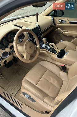 Позашляховик / Кросовер Porsche Cayenne 2013 в 
