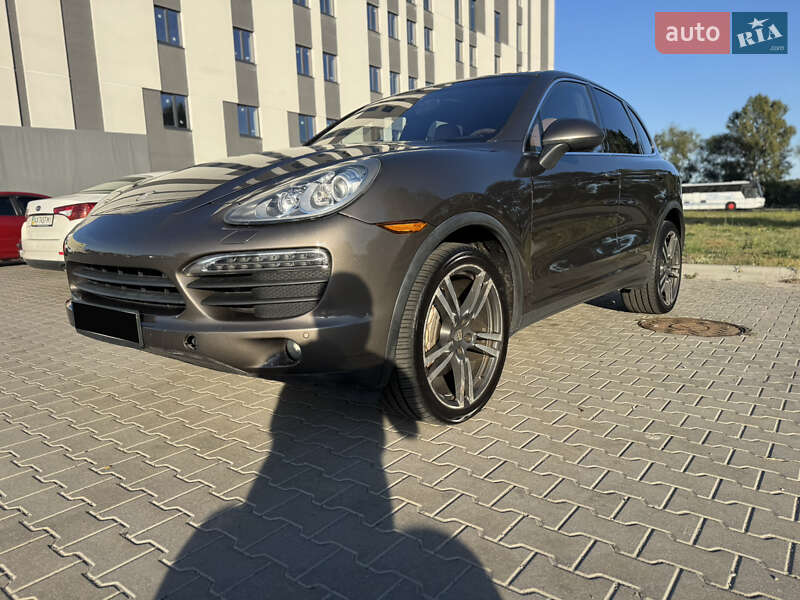 Внедорожник / Кроссовер Porsche Cayenne 2011 в 