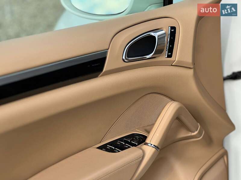 Внедорожник / Кроссовер Porsche Cayenne 2011 в Стрые