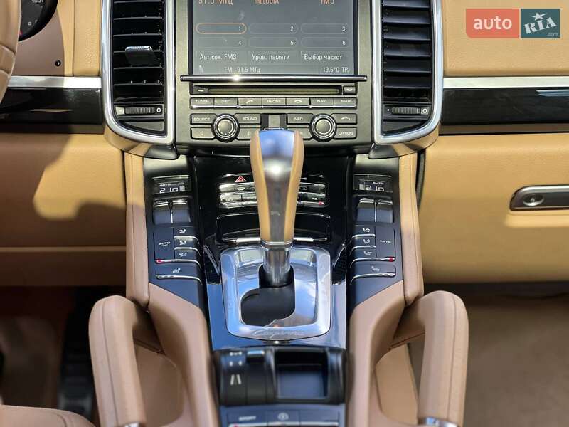 Внедорожник / Кроссовер Porsche Cayenne 2011 в Стрые