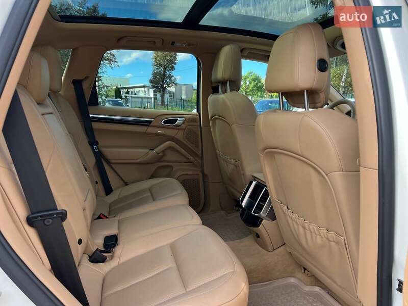 Внедорожник / Кроссовер Porsche Cayenne 2011 в Стрые
