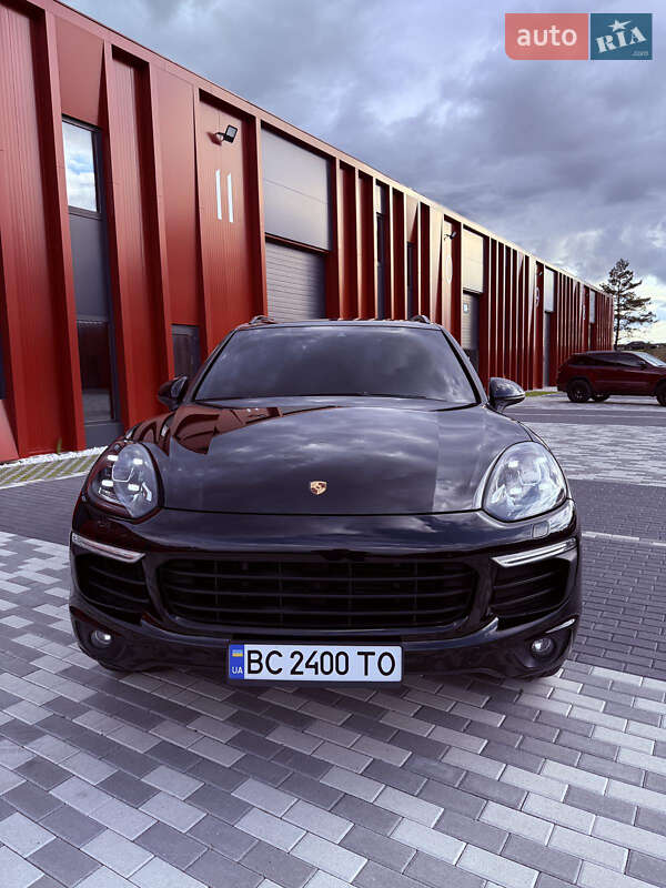 Позашляховик / Кросовер Porsche Cayenne 2017 в Львові