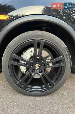 Внедорожник / Кроссовер Porsche Cayenne 2011 в 