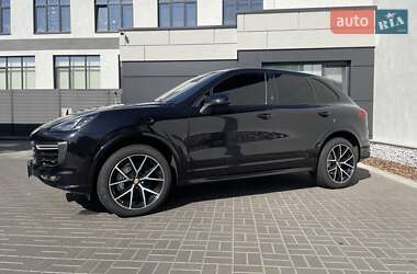 Позашляховик / Кросовер Porsche Cayenne 2016 в 