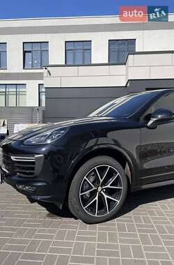 Позашляховик / Кросовер Porsche Cayenne 2016 в 