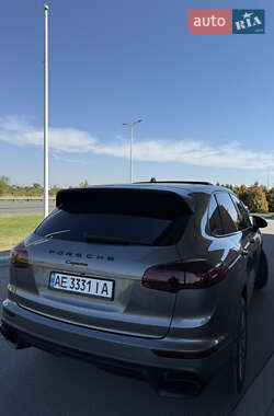Позашляховик / Кросовер Porsche Cayenne 2015 в 