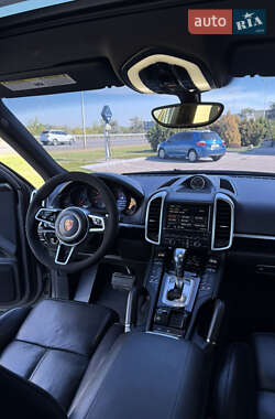 Позашляховик / Кросовер Porsche Cayenne 2015 в 