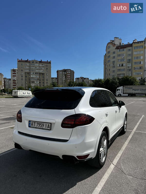 Внедорожник / Кроссовер Porsche Cayenne 2011 в Микуличине