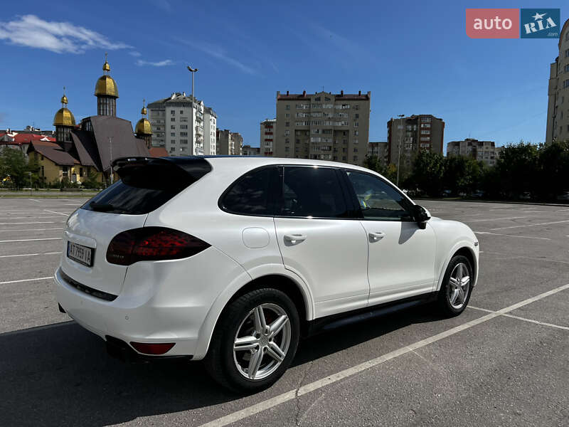 Внедорожник / Кроссовер Porsche Cayenne 2011 в Микуличине
