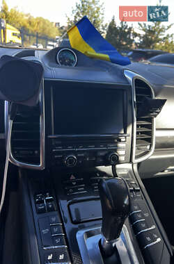Внедорожник / Кроссовер Porsche Cayenne 2011 в 