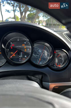 Внедорожник / Кроссовер Porsche Cayenne 2011 в 