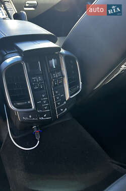 Внедорожник / Кроссовер Porsche Cayenne 2011 в 
