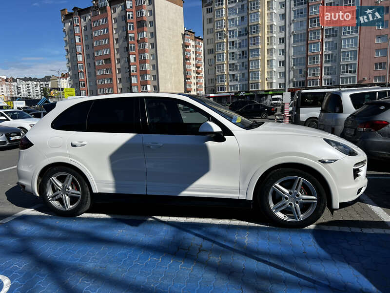 Внедорожник / Кроссовер Porsche Cayenne 2011 в Микуличине