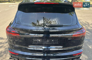 Позашляховик / Кросовер Porsche Cayenne 2015 в 