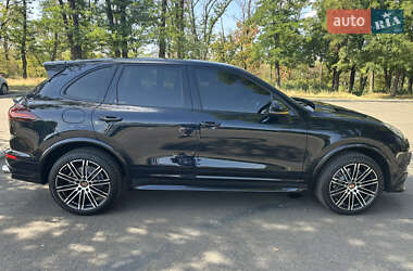 Позашляховик / Кросовер Porsche Cayenne 2015 в 