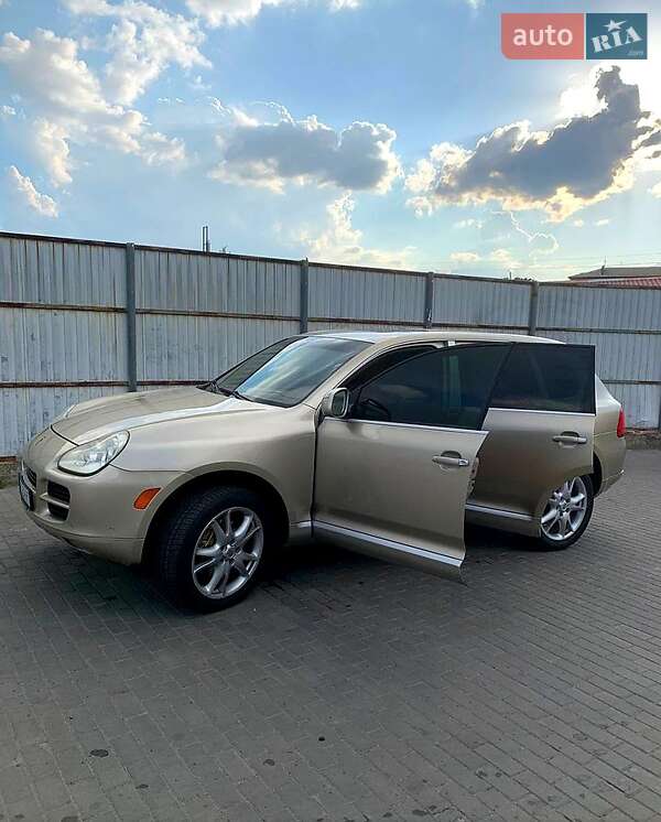 Внедорожник / Кроссовер Porsche Cayenne 2004 в Малине