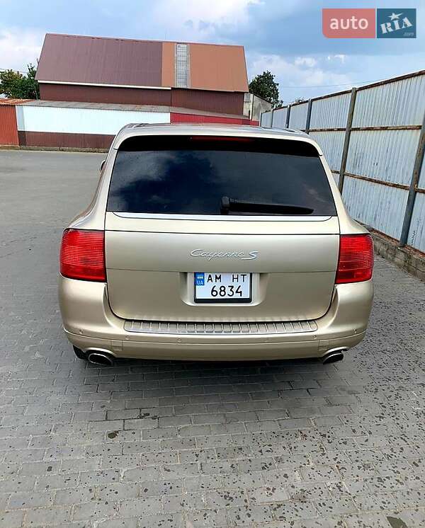Внедорожник / Кроссовер Porsche Cayenne 2004 в Малине