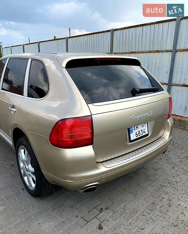 Внедорожник / Кроссовер Porsche Cayenne 2004 в Малине