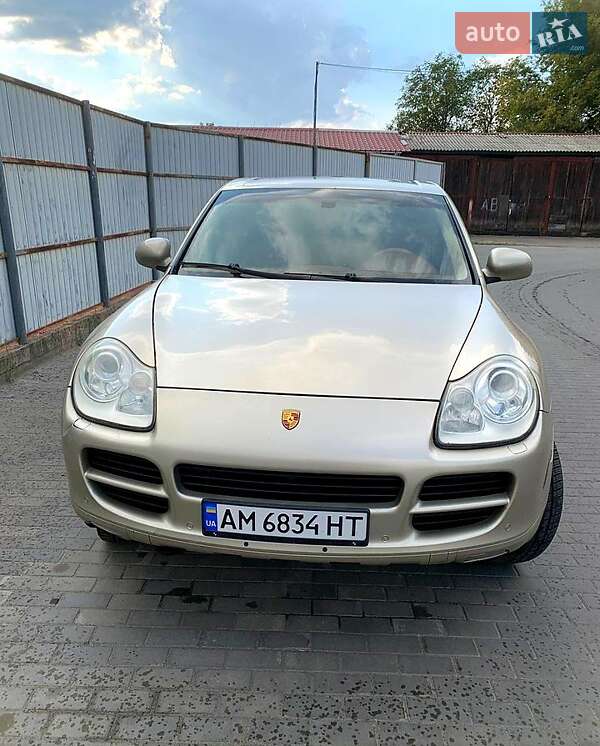 Внедорожник / Кроссовер Porsche Cayenne 2004 в Малине