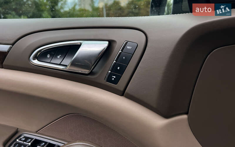 Внедорожник / Кроссовер Porsche Cayenne 2012 в Львове