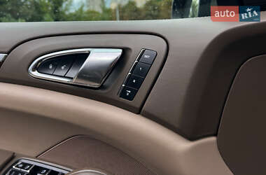 Позашляховик / Кросовер Porsche Cayenne 2012 в 