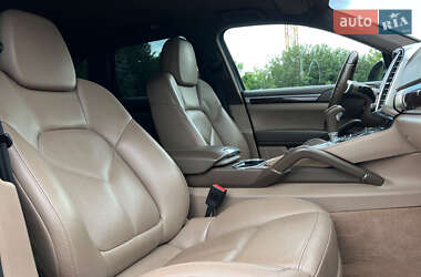 Позашляховик / Кросовер Porsche Cayenne 2012 в 