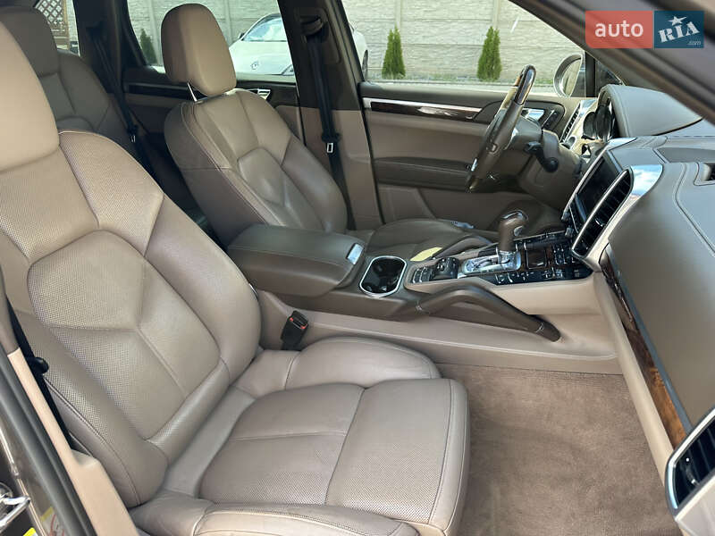 Внедорожник / Кроссовер Porsche Cayenne 2011 в Ровно